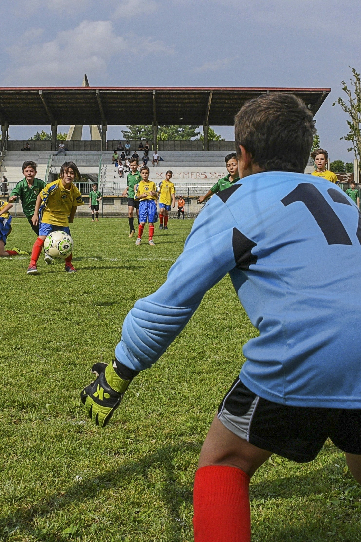 BAMBINI CALCIO PARTITA PORTIERE