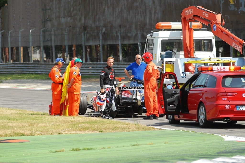 INCIDENTE FORMULA UNO AUTO DA CORSA